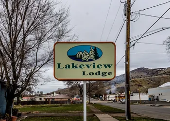 Lakeview Lodge Motel hotel thumbnail 2