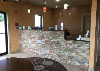 Pearsall Inn & Suites hotel thumbnail 2