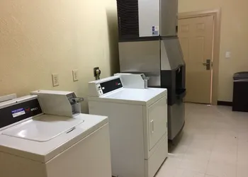 Pearsall Inn & Suites hotel thumbnail 4