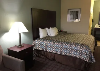 Pearsall Inn & Suites hotel thumbnail 7