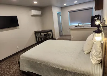 Aquarius Inn hotel thumbnail 8