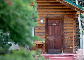 Alaskan Inn hotel thumbnail 3