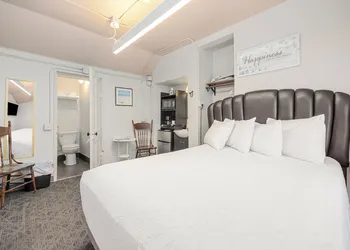 Deep Water Inn hotel thumbnail 8