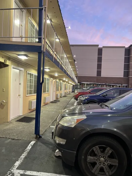 Columbus Motor Inn hotel detail image 6