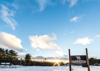 Hiawatha Lodge Inn hotel thumbnail 3