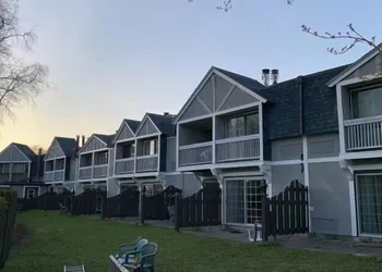 Knights Inn Harbour Resort Lagoon City Brechin hotel thumbnail 5