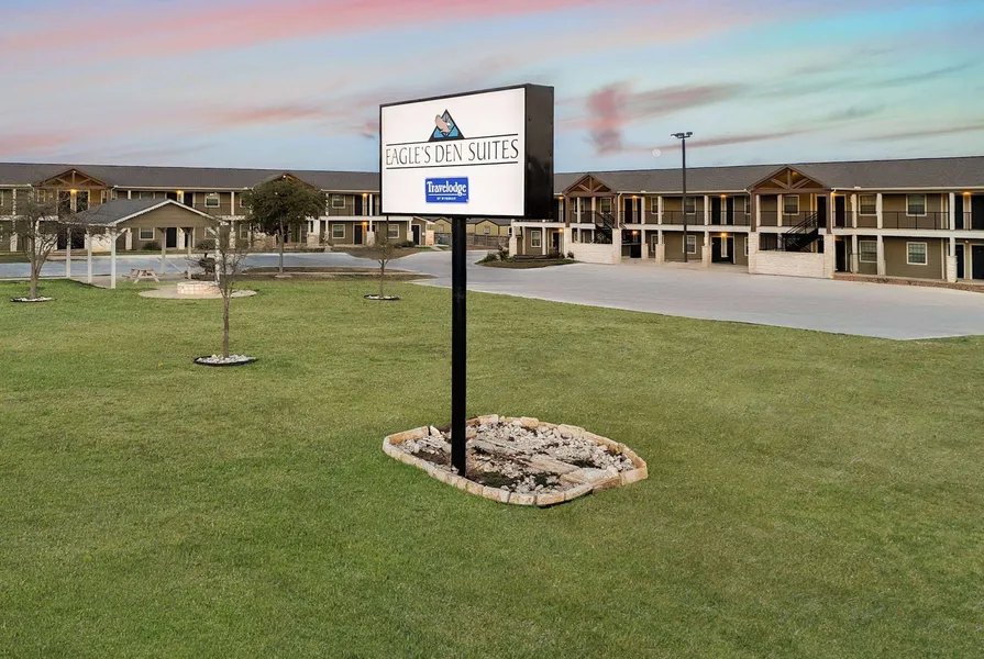 Eagle's Den Suites Cotulla a Travelodge by Wyndham hotel detail image 2