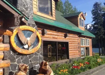 Summit Lake Lodge hotel thumbnail 2