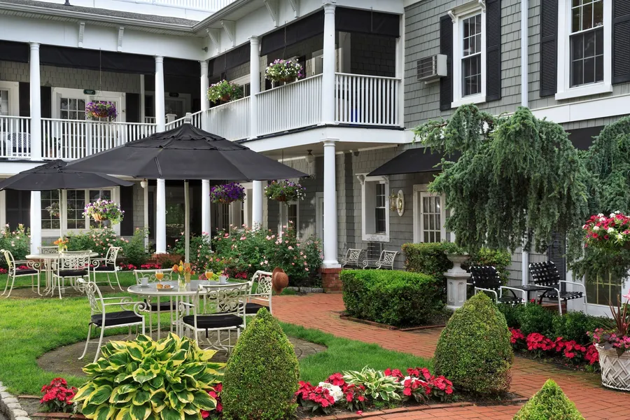 Chateau Inn and Suites hotel detail image 2