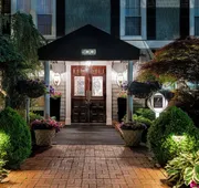 Chateau Inn and Suites hotel detail image 4