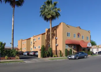 Holland Inn and Suites hotel thumbnail 2