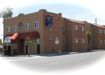Holland Inn and Suites hotel thumbnail 7