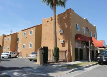 Holland Inn and Suites hotel thumbnail 8