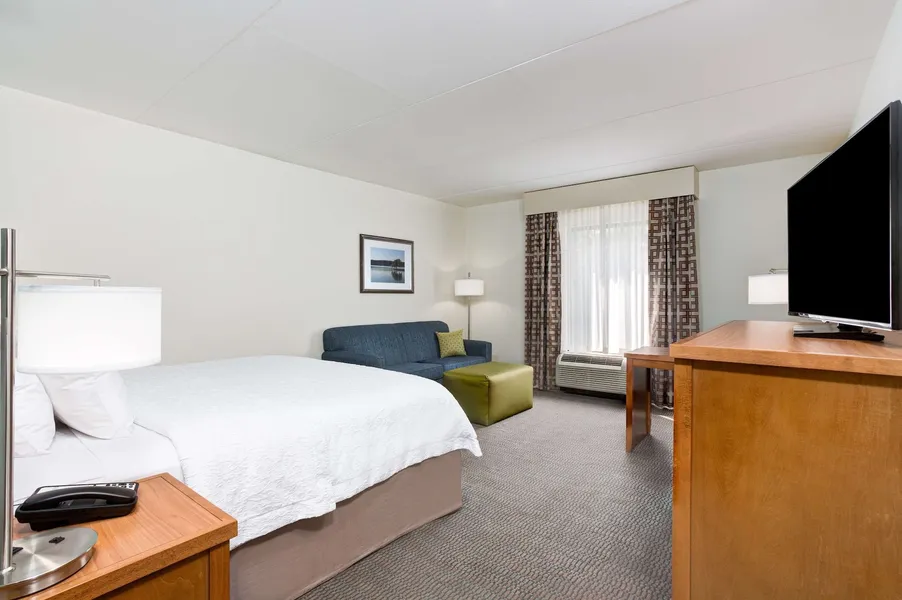Hampton Inn & Suites Manchester hotel detail image 6