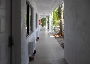 Palm Breeze Hotel hotel thumbnail 5