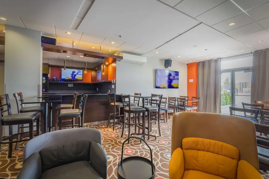 Quality Inn & Suites Victoriaville hotel detail image 6