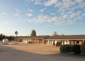Douglas Inn & Suites hotel thumbnail 2