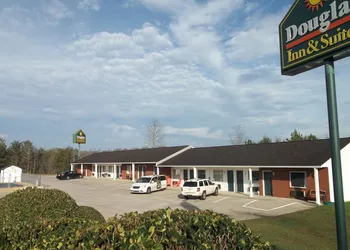 Douglas Inn & Suites hotel thumbnail 5