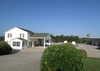 Douglas Inn & Suites hotel thumbnail 6