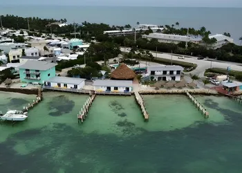 Edgewater Lodge hotel thumbnail 8