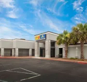 Super 8 by Wyndham Mobile I-65 hotel detail image 3