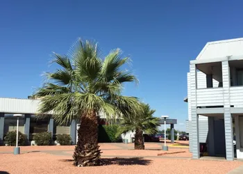 E-Z 8 Motel Phoenix Airporter hotel thumbnail 2