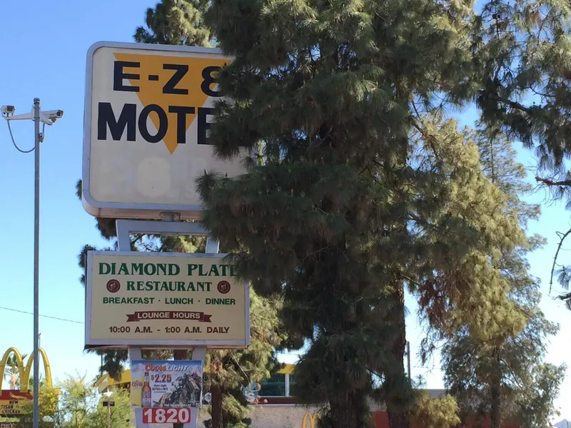 E-Z 8 Motel Phoenix Airporter hotel detail image 6