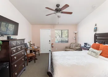 Whispering Creek B&B hotel thumbnail 6