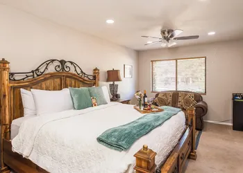 Whispering Creek B&B hotel thumbnail 8