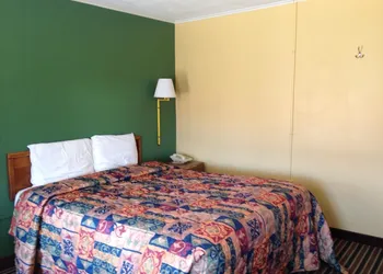 Family Budget Inn hotel thumbnail 8