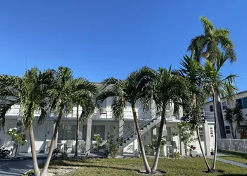 Pelican By The Sea hotel thumbnail 2