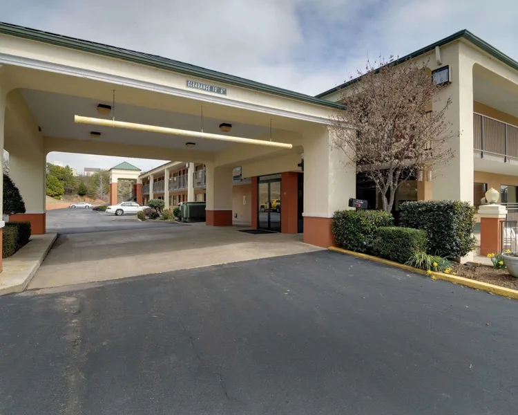Quality Inn & Suites Clarksville hotel detail image 2