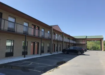 Clairmont Inn & Suites Warren hotel thumbnail 2