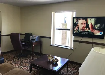 Clairmont Inn & Suites Warren hotel thumbnail 4