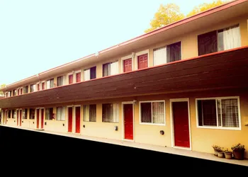 Marina Inn hotel thumbnail 2