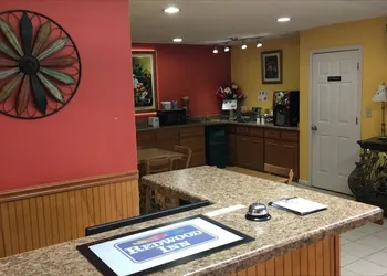 Redwood Inn and Suites hotel thumbnail 5