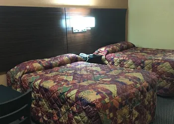 Redwood Inn and Suites hotel thumbnail 6