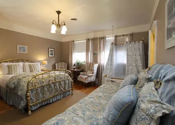 Kelley & Young Wine Garden Inn hotel thumbnail 8