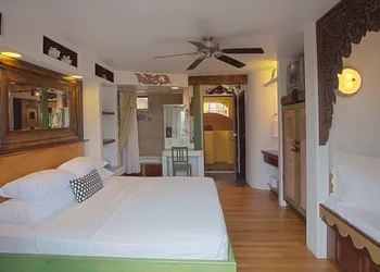 Secret Garden Inn hotel thumbnail 6