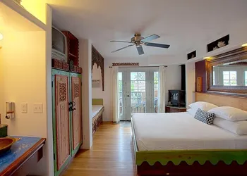 Secret Garden Inn hotel thumbnail 8