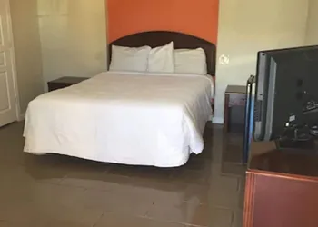 Classic Inn & Suites hotel thumbnail 3