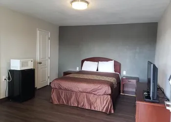 Classic Inn & Suites hotel thumbnail 4
