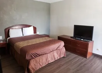 Classic Inn & Suites hotel thumbnail 7