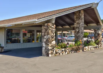 Surf Motel and Gardens hotel thumbnail 2
