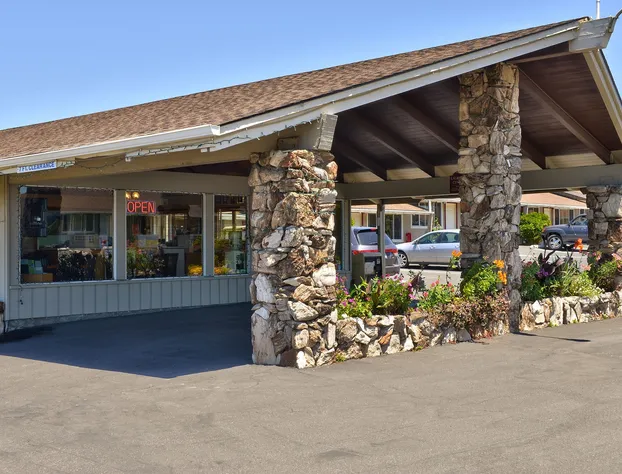 Surf Motel and Gardens hotel detail image 1