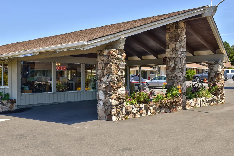 Surf Motel and Gardens hotel detail image 2