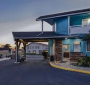 Oceanside Inn & Suites, a Days Inn by Wyndham hotel detail image 3