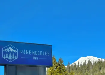 Pine Needles Inn hotel thumbnail 2