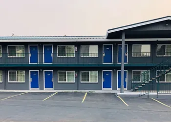 Pine Needles Inn hotel thumbnail 4