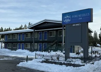Pine Needles Inn hotel thumbnail 5